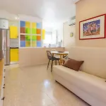 Апартаменты Cozy In With Wifi
