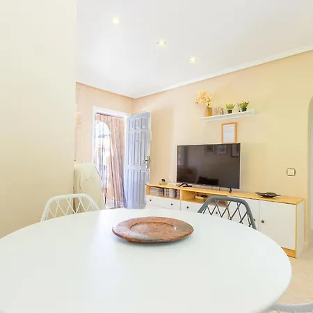 In With 3 Bedrooms, Wifi&outdoor Swimming Pool * Torrevieja